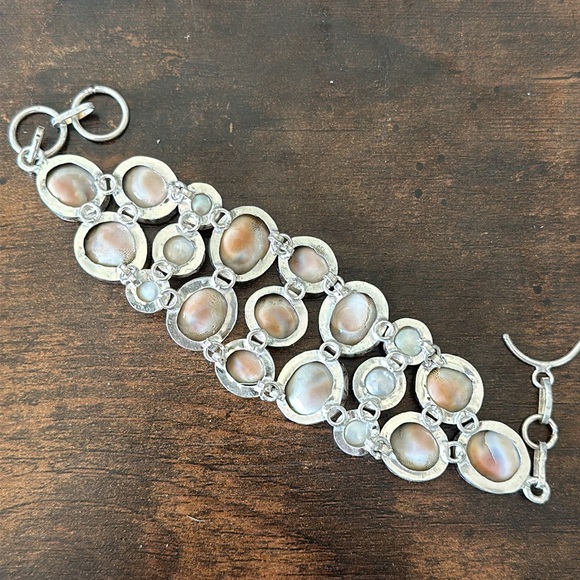 Shiva Shell and Cultured Pearl Bracelet - Picture 3 of 5